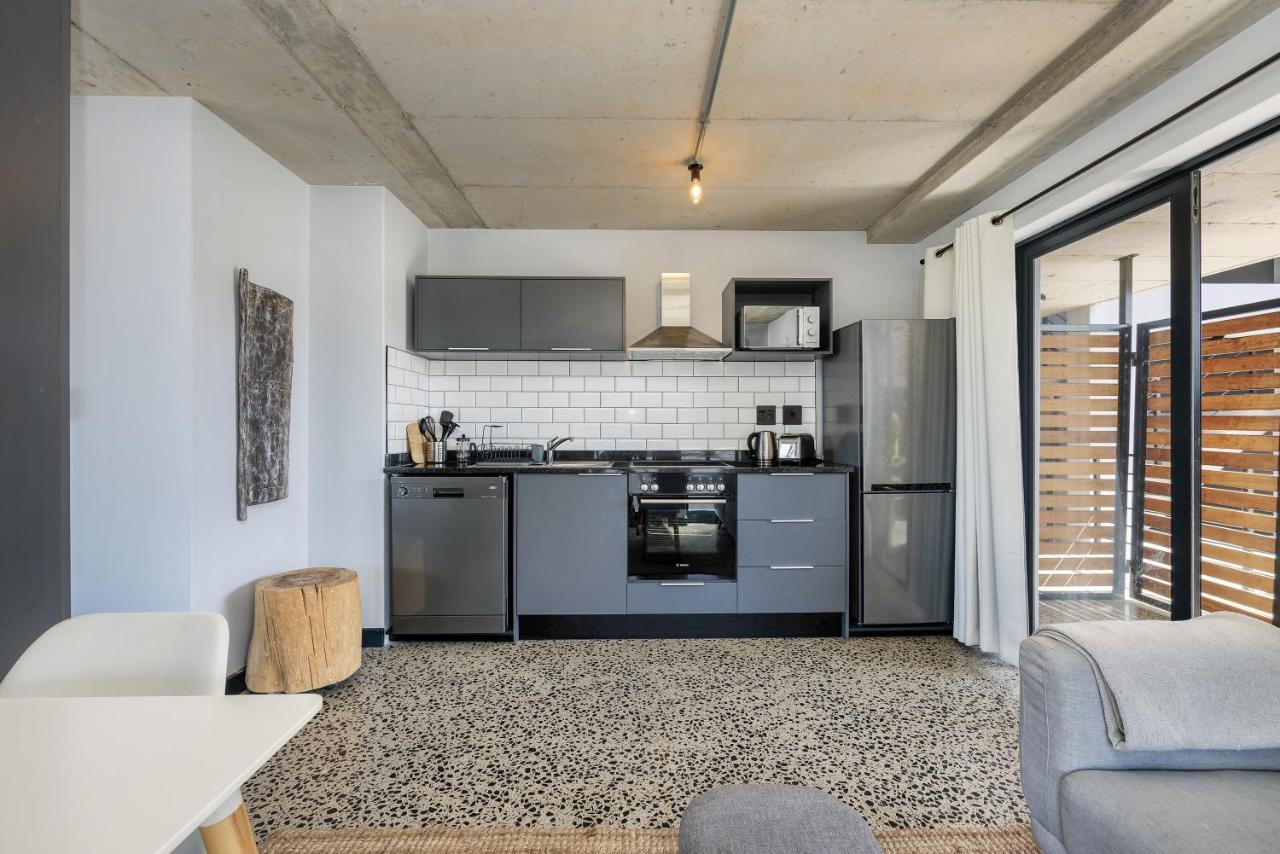Manhattan On Coral Apartment