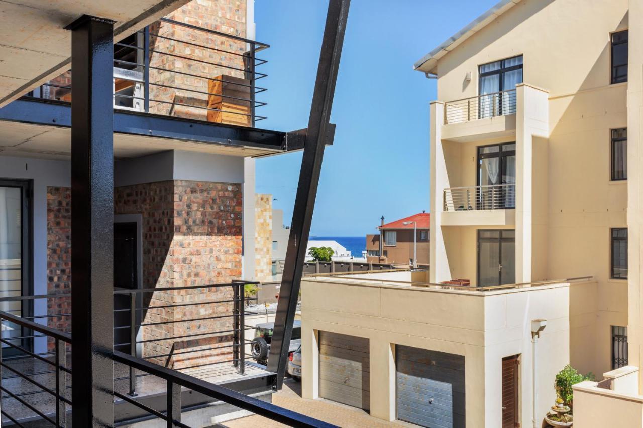 Manhattan On Coral * Bloubergstrand