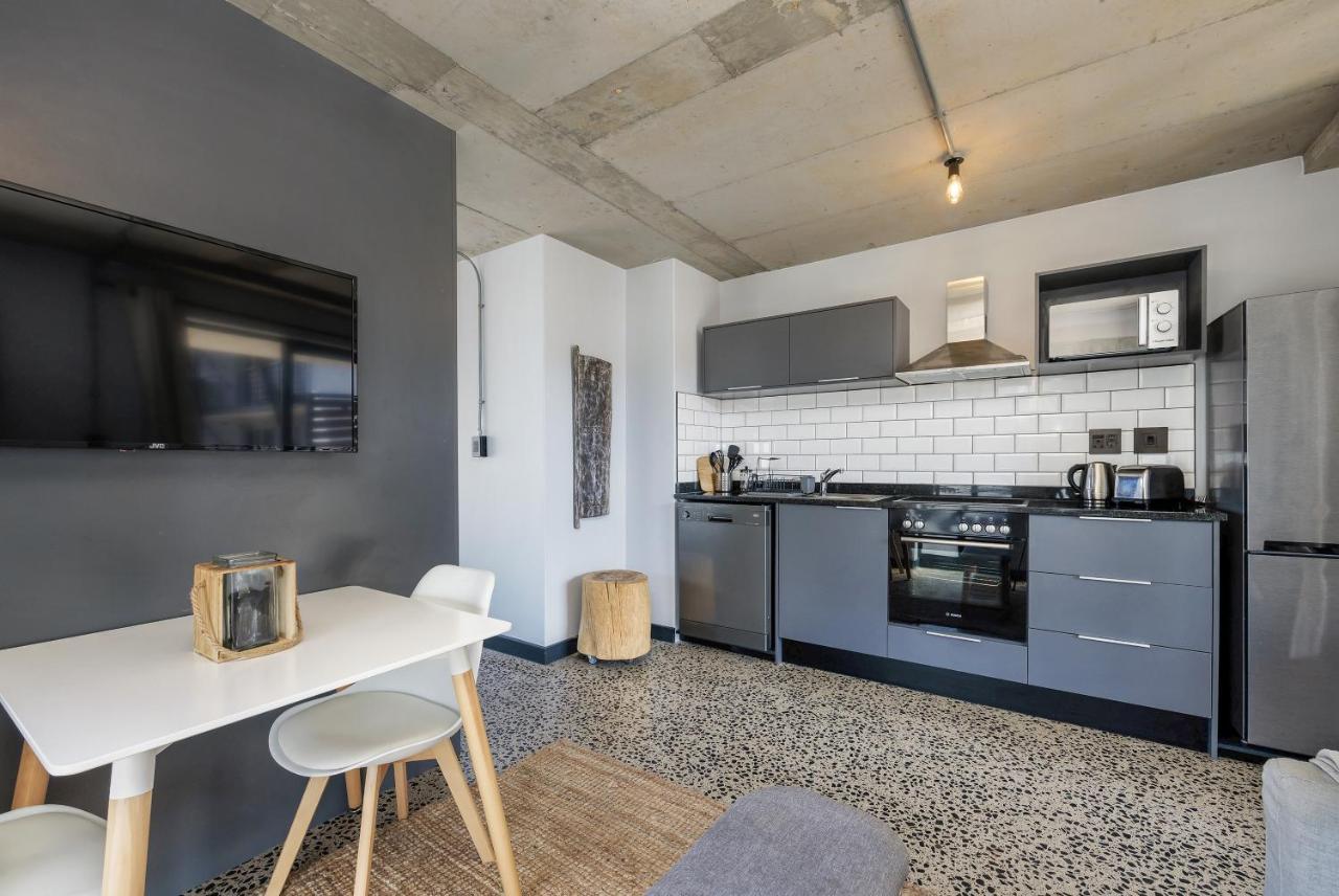 Manhattan On Coral Apartment *